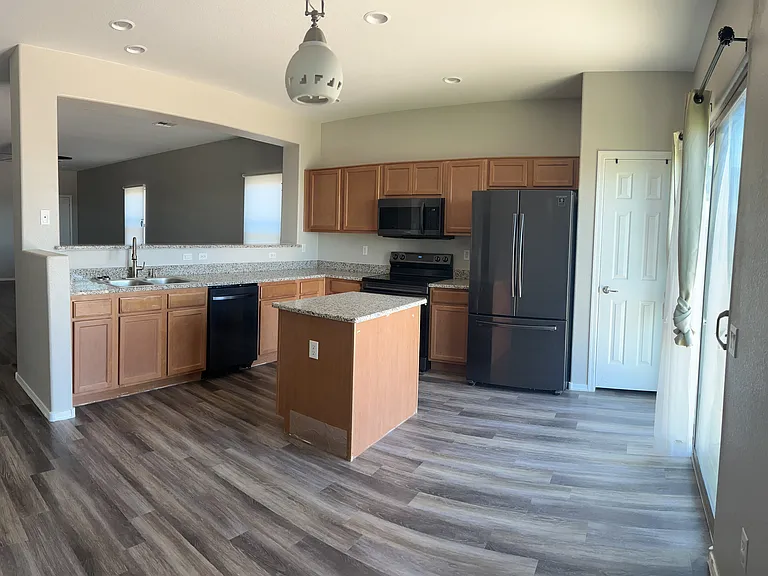34674 S Pioneer Way — Photo 2