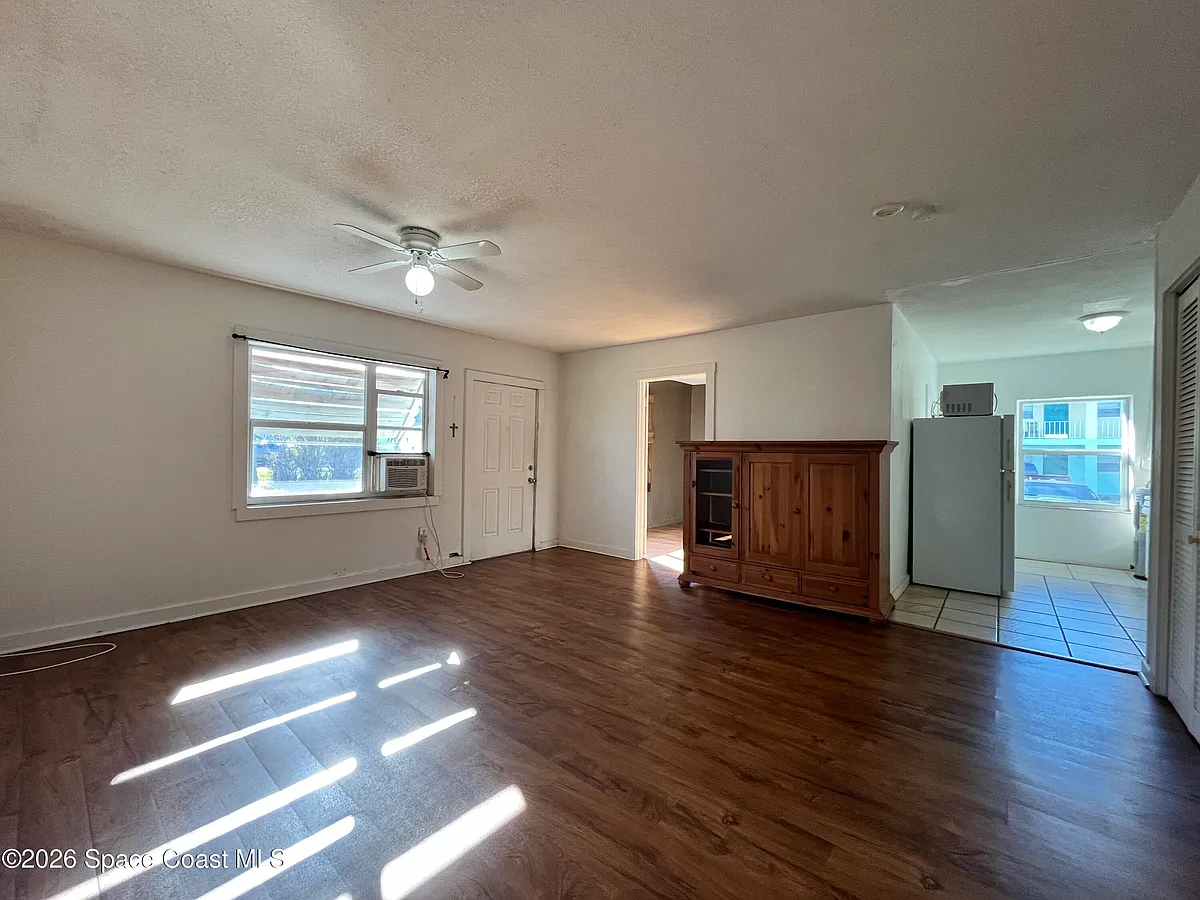 Building Photo - 2221 Pineapple Ave #16