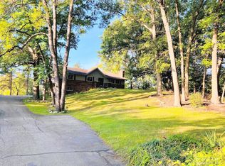 10930 Green Oaks Dr, South Lyon, MI