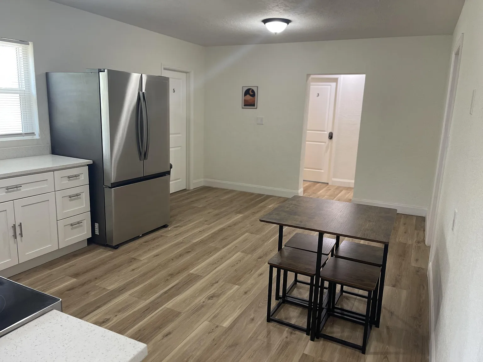 4 bed, 3.0 bath, 2120 sqft, $1,009 — Photo 4