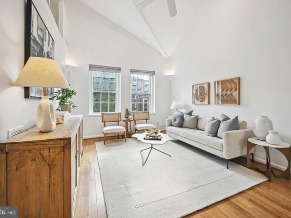 3511 39th St NW APT E491, Washington, DC 20016