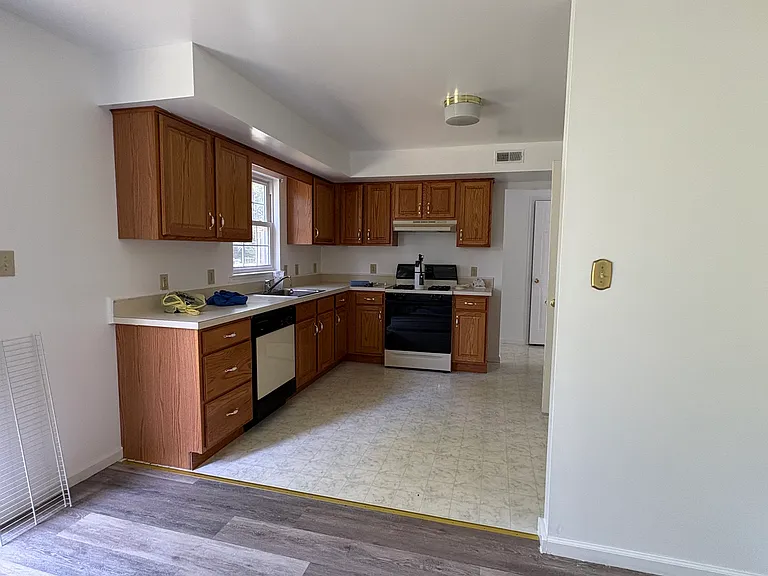126 Bainbridge Cir — Photo 4