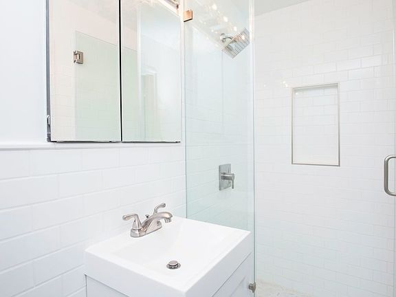 4th image of 151 E 20th St APT 4B