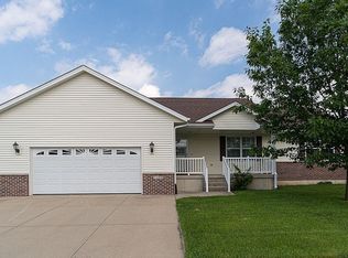 1600 Knoll Ct, Ely, IA 52227