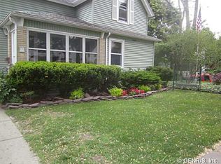 17 East St, Fairport, NY 14450