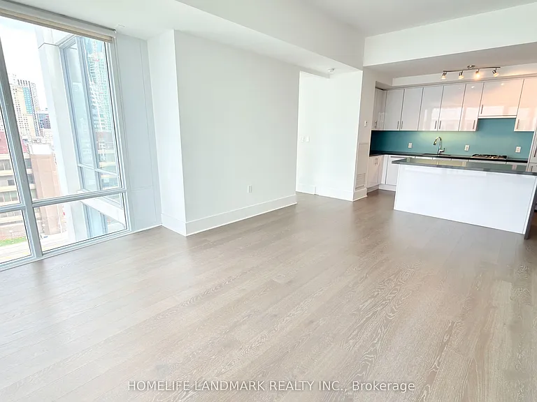 29 Queens Quay E #1026 — Photo 3