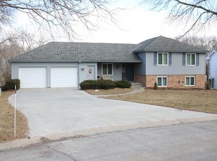 61 Horizon Dr, Council Bluffs, IA 51503
