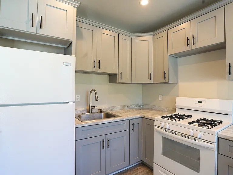 380 Loftyhill Dr #1 — Photo 2