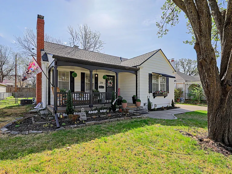 226 S Pinecrest St — Photo 4
