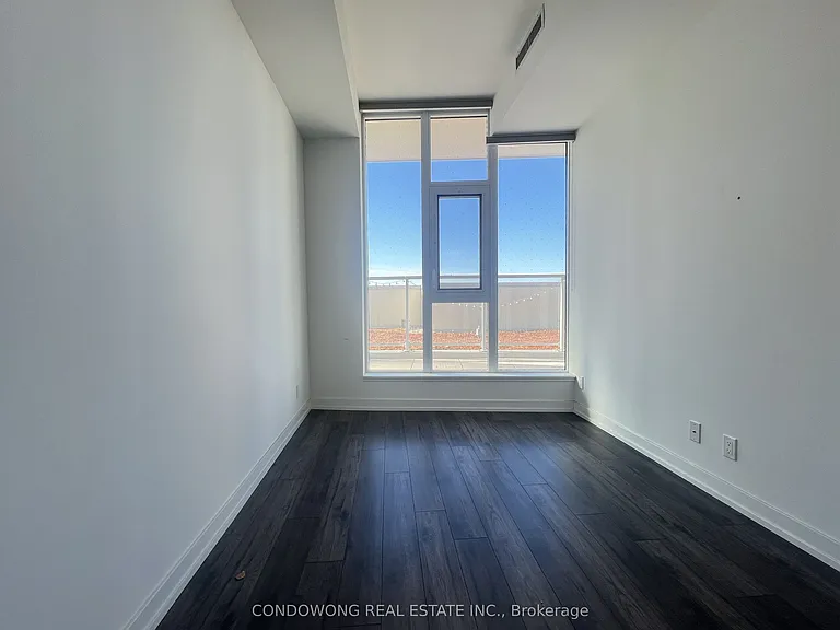 33 Helendale Ave #1111 — Photo 5
