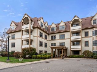 12 Russell Rd UNIT 304, Wellesley, MA 02482