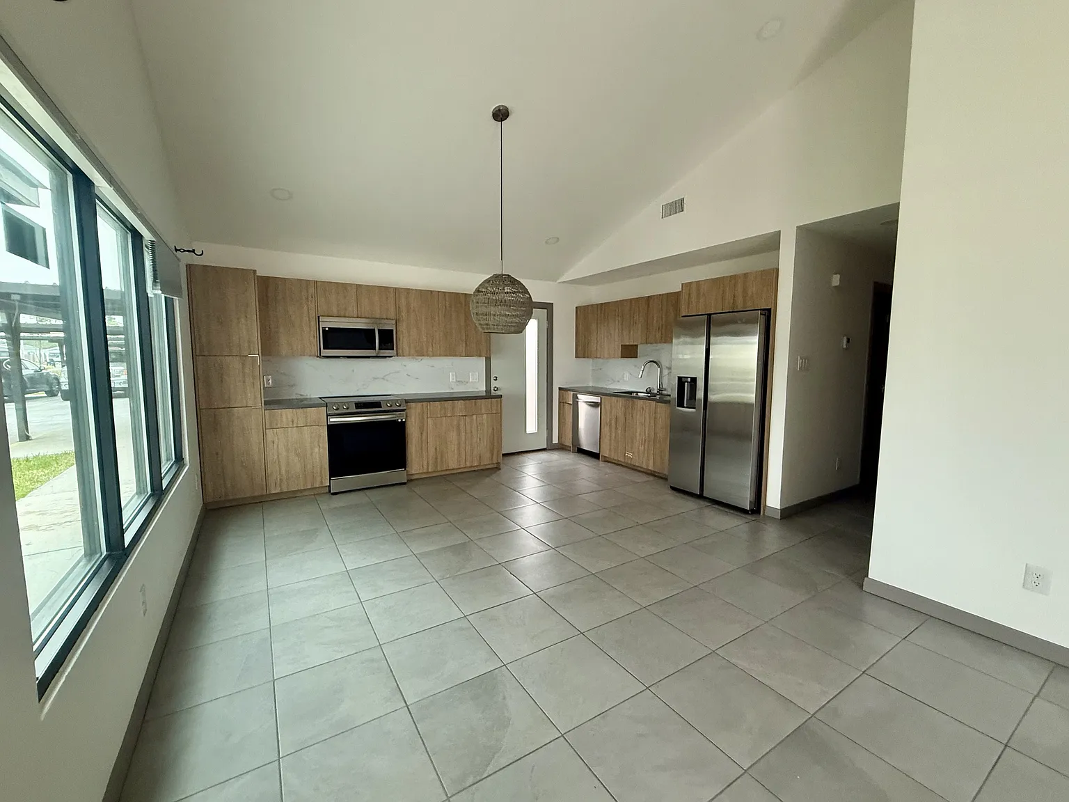 1321 E Iris Ave — Photo 2