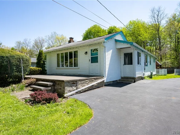 1373 Elwood Dr, Derby, NY 14047