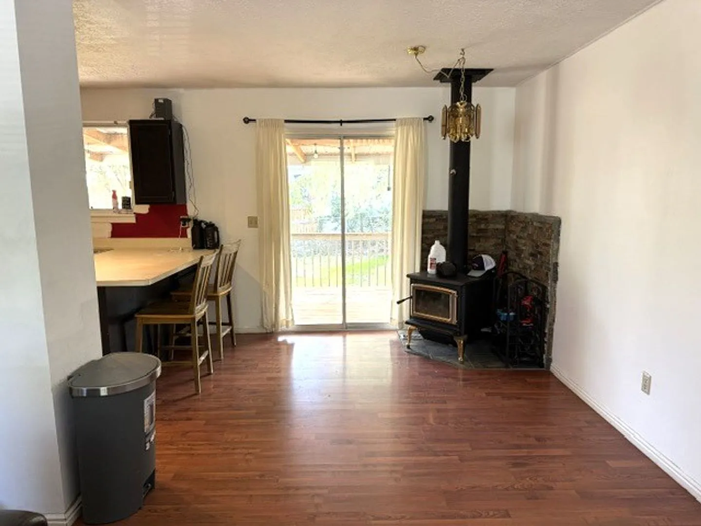 3-bedroom home with garage and large yard in Elko — Photo 3