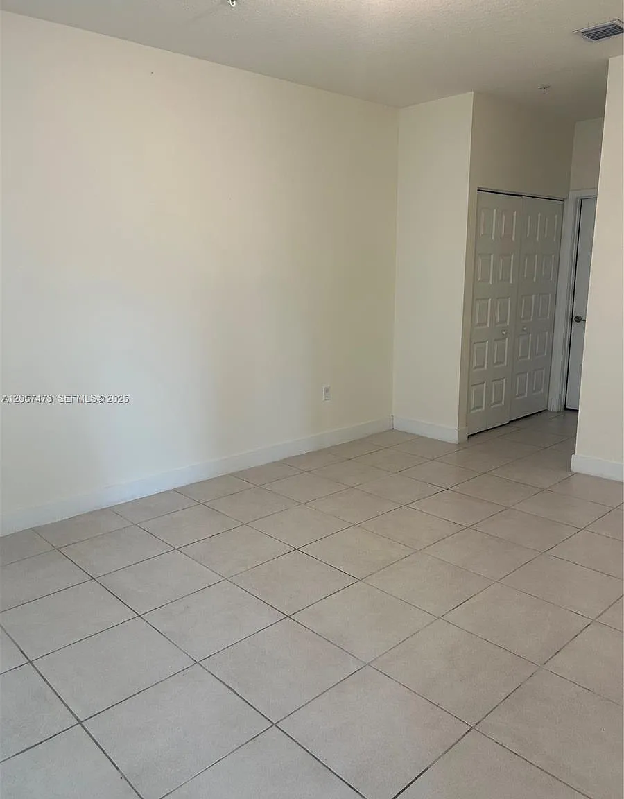 3 bed, 1124 sqft, $3,250 — Photo 3