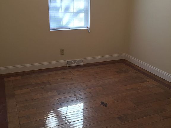 2nd image of 2513 Windy Hill Ln