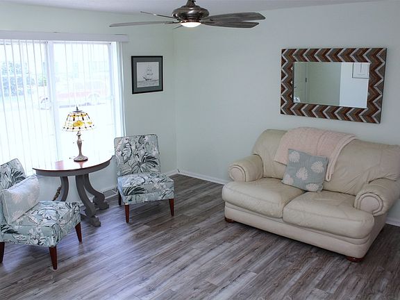 3rd image of 10335 N Park Dr