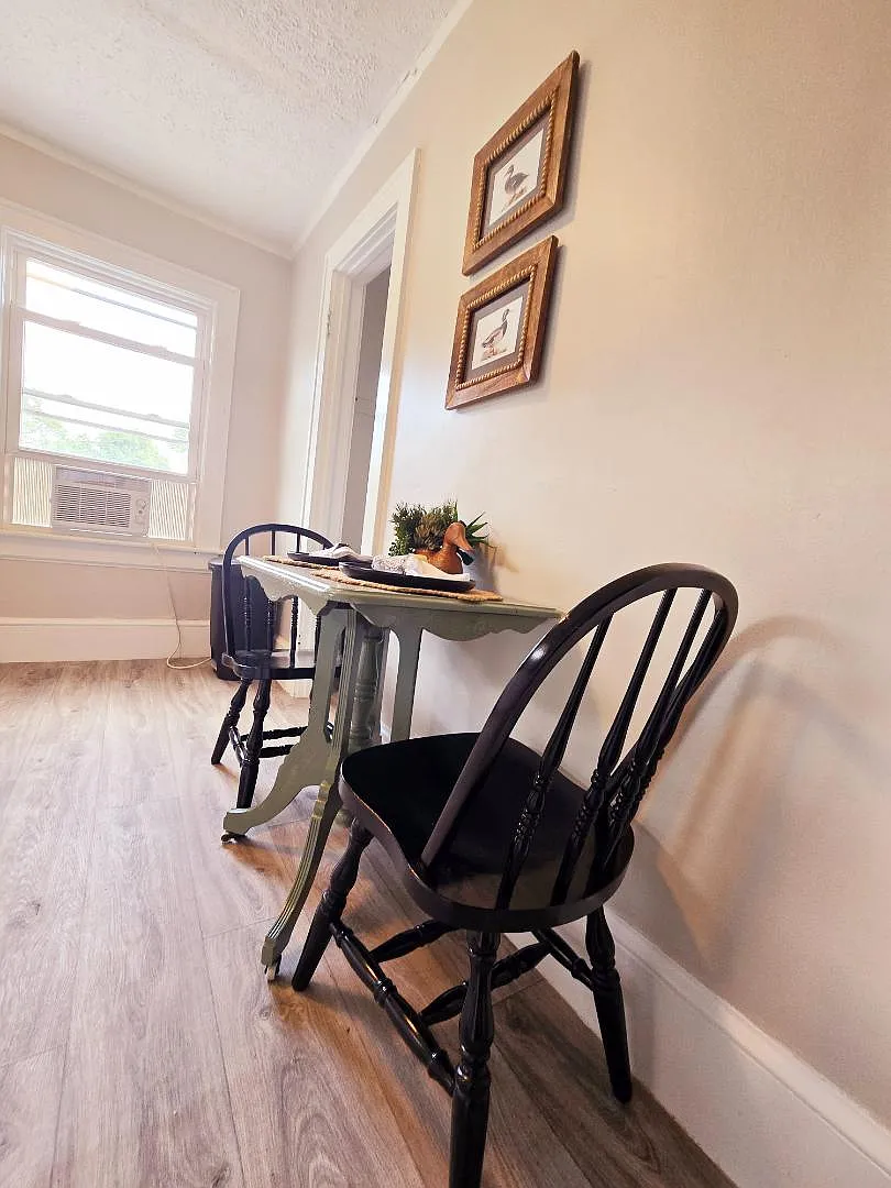 165 Oak Park - 3 *Furnished* — Photo 3