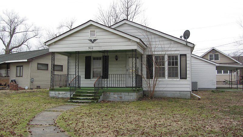 1st image of 900 Park Dr