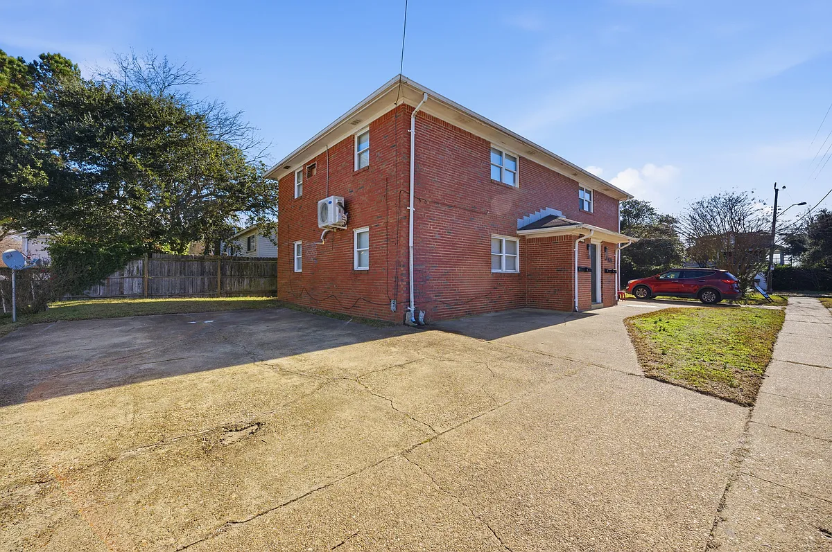 Building Photo - 9626 10th View St #D