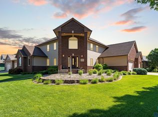 600 Lakeview Cir, Tea, SD 57064