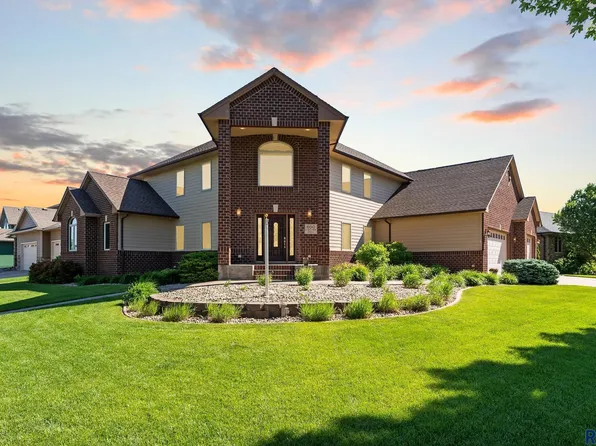 600 Lakeview Cir, Tea, SD 57064