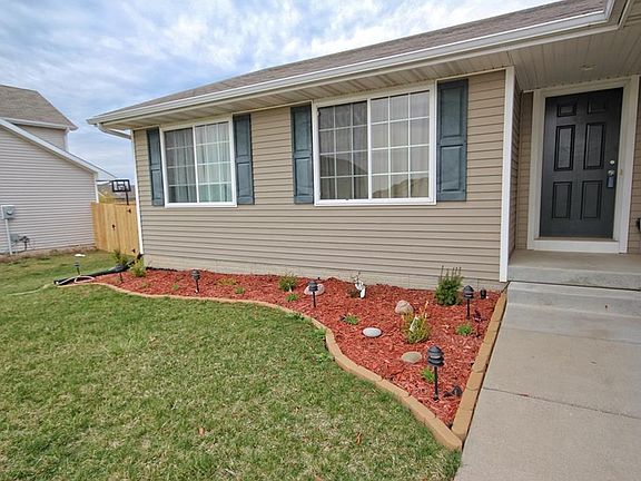 2nd image of 208 Walnut Dr NW