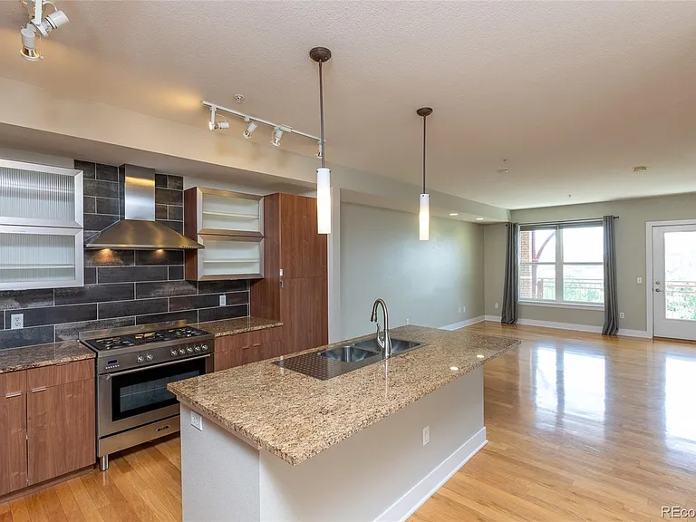 2240 N Clay St #505 — Photo 1
