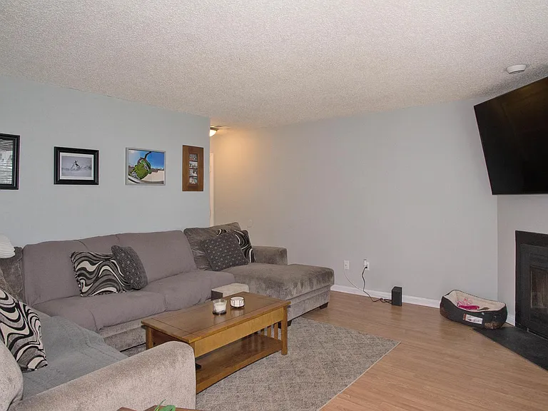 1716 Waters Edge Dr — Photo 10