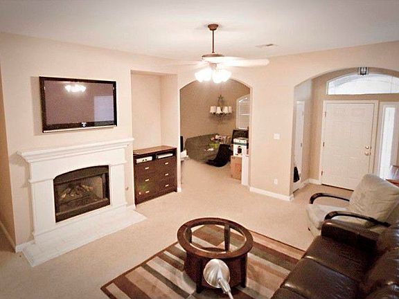 3rd image of 2125 Petrified Forest Dr