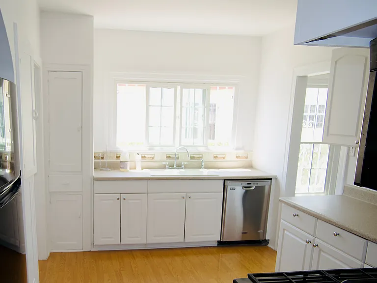 3036 Edgehill Dr — Photo 7