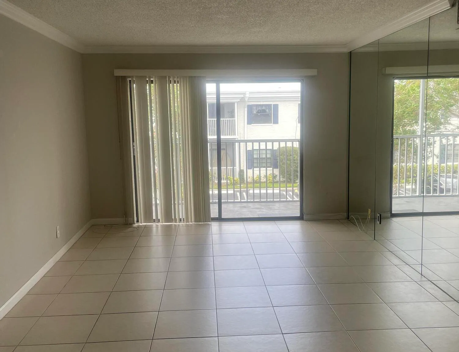2 bed, 2.0 bath, 966 sqft, $2,100 — Photo 4