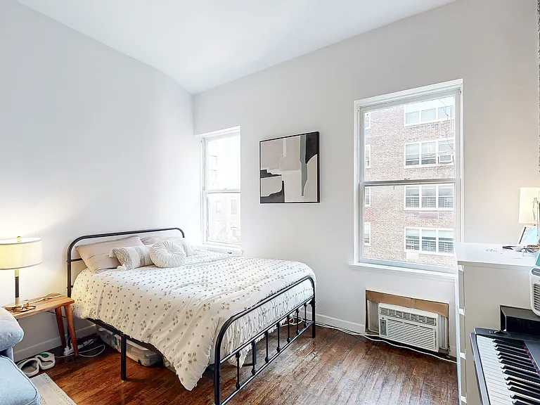 323 W 75th St #3D — Photo 4
