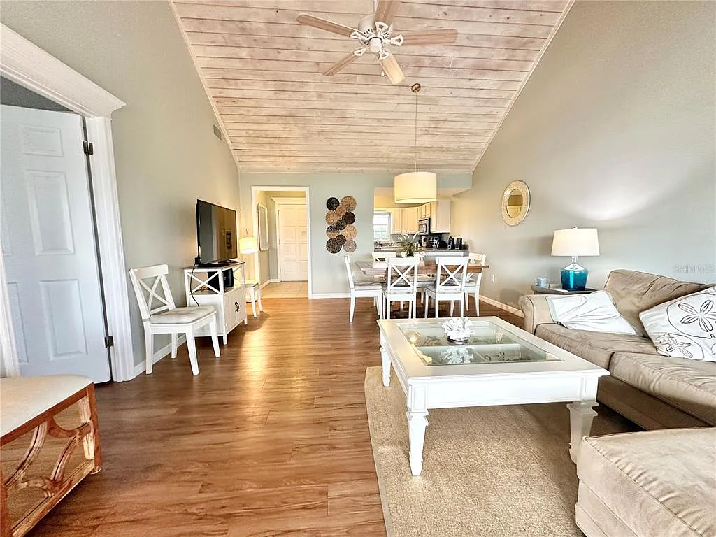 2 bed, 2.0 bath, 980 sqft, $1,650 — Photo 2