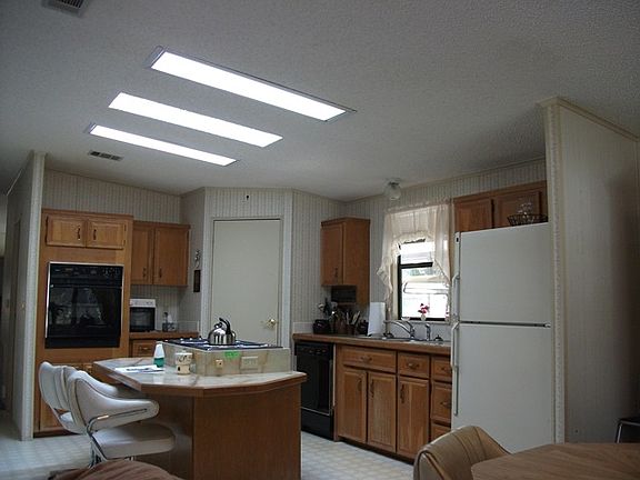 3rd image of 115 Maple Hill Dr