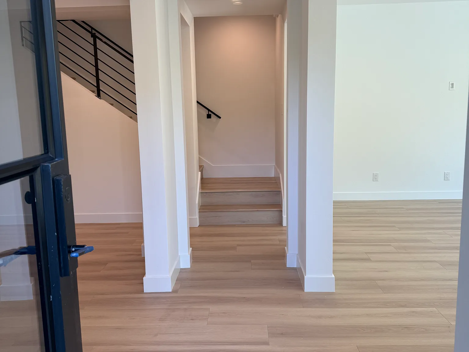 4 bed, 2025 sqft, $7,000 — Photo 2