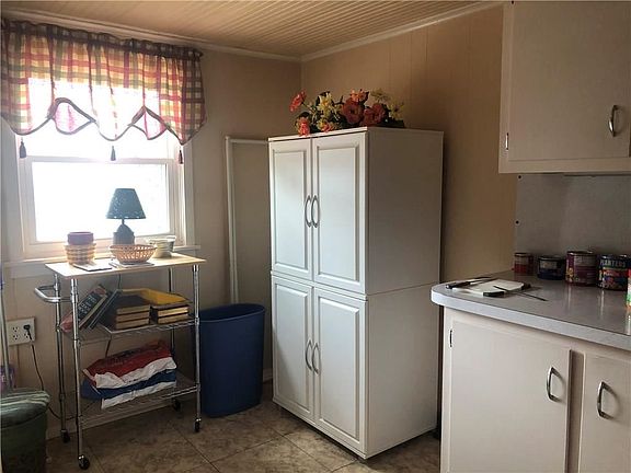 4th image of 214 E Meyer Ave