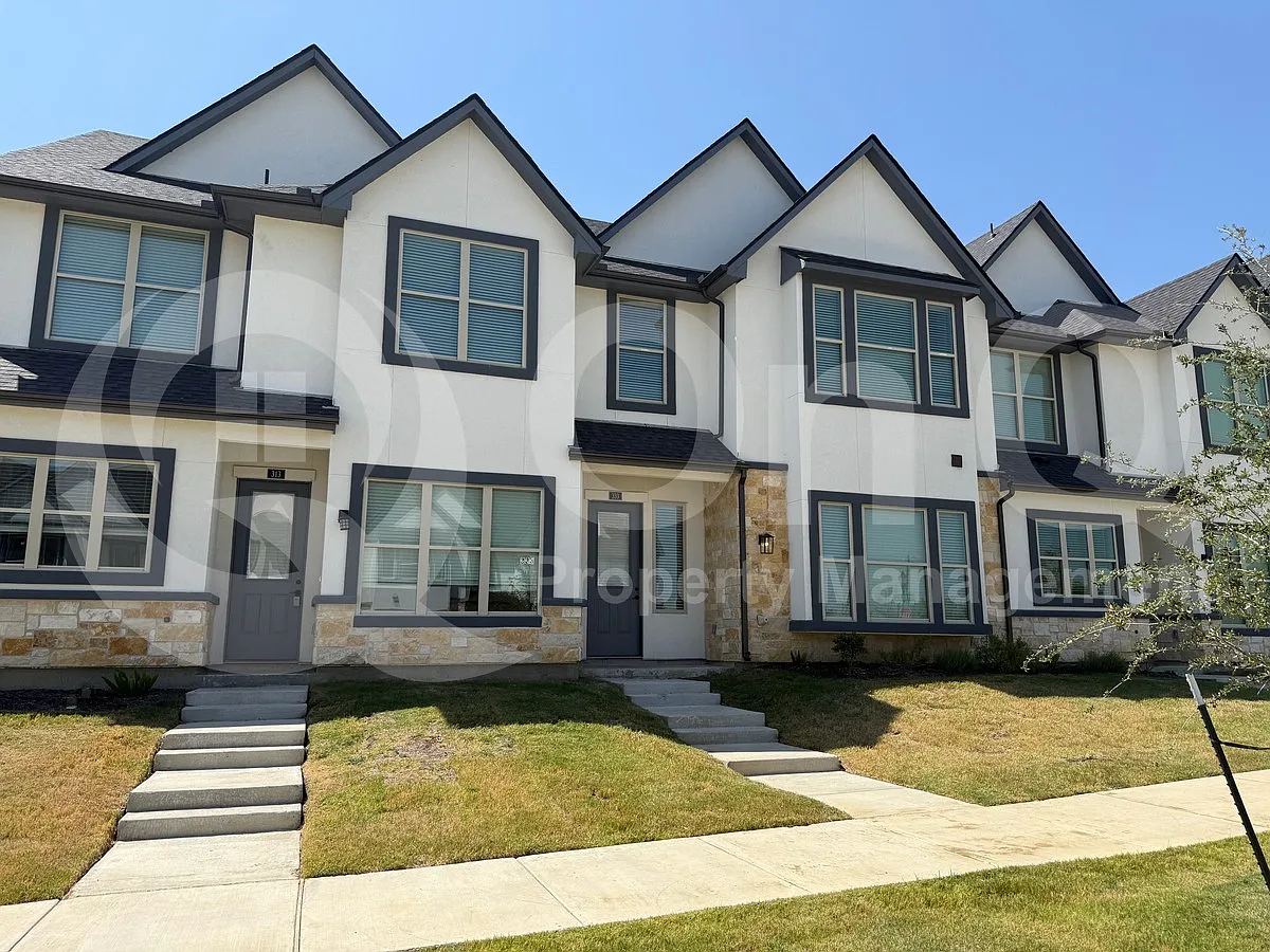 4 bed, 2.5 bath, 2159 sqft, $2,449 — Photo 3