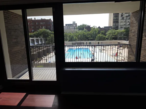 1555 N Sandburg Ter, Chicago, IL