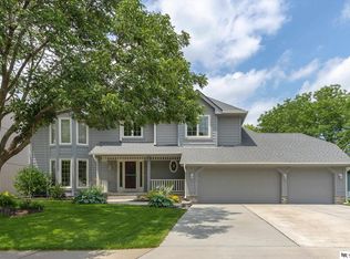 824 N 164th St, Omaha, NE 68118