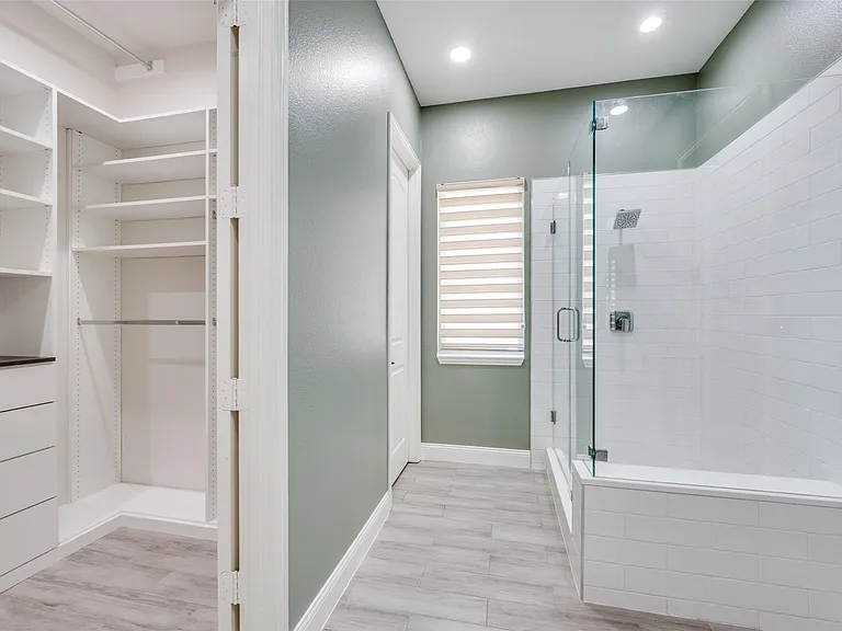 4068 Winsor Dr — Photo 14