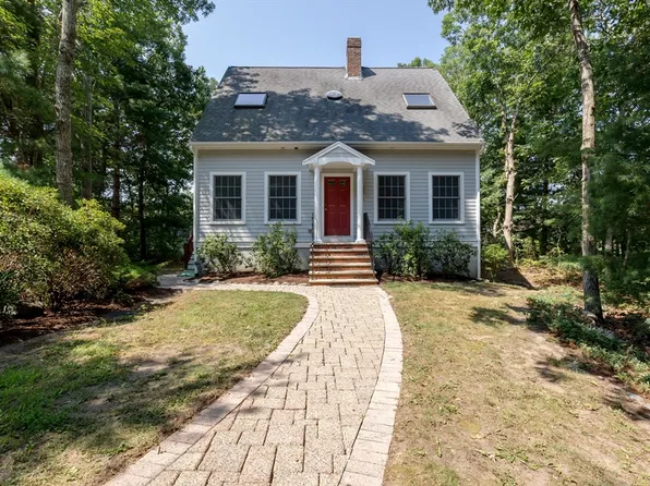 13 E Edgewater Dr, Wareham, MA 02571