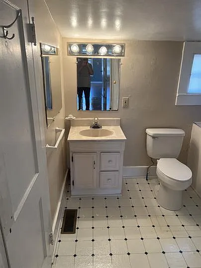 115 Moore St — Photo 7