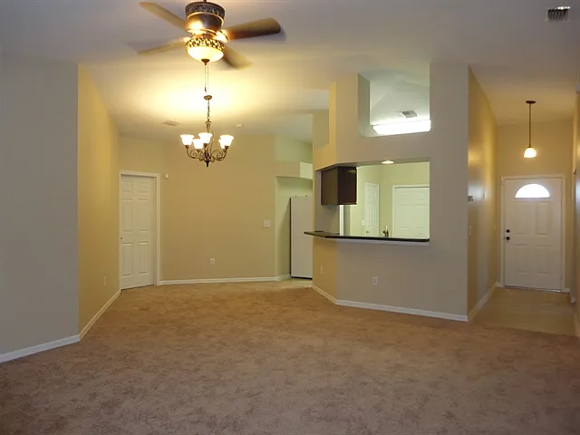4 bed, 2.0 bath, 1564 sqft, $2,215 — Photo 2