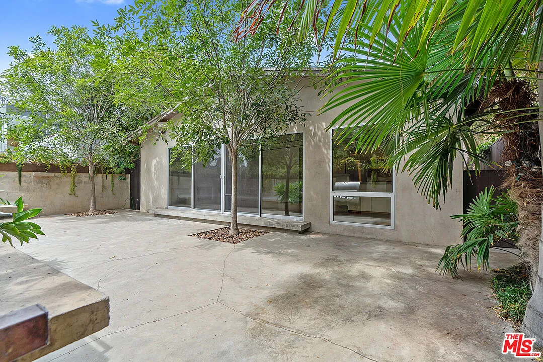 3 bed, 2.5 bath, 1910 sqft, $13,900 — Photo 3