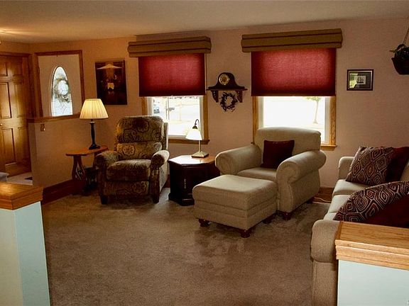 5th image of 40 Rollingwood Dr