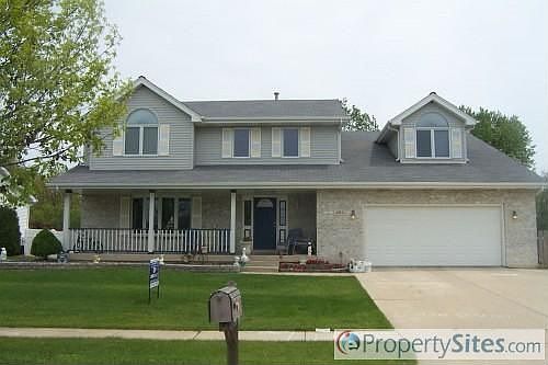 1st image of 484 Doxbury Ln