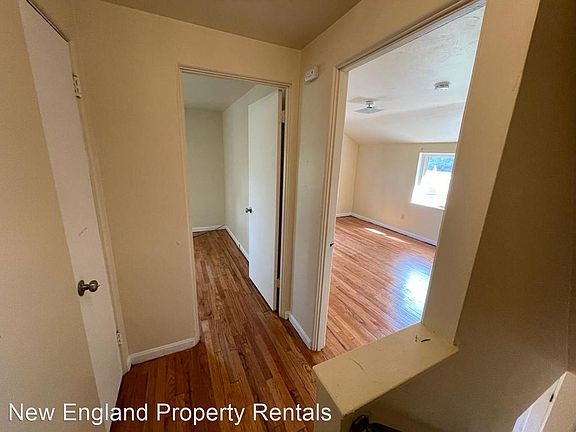 4th image of 425 Elias Dr
