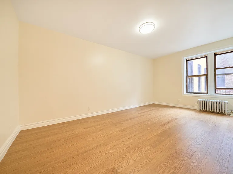 121 Seaman Ave #4E — Photo 3