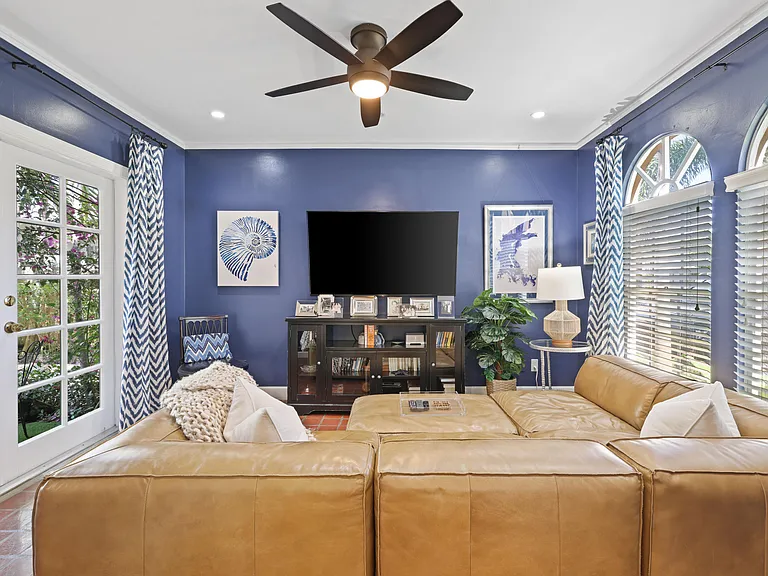 325 Greymon Dr — Photo 10